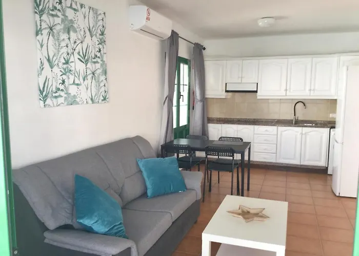 Relax & Pool Next To The Apartamento Puerto del Carmen (Lanzarote)