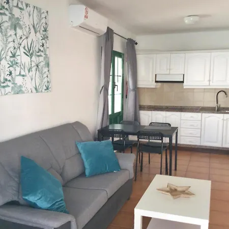 Relax & Pool Next To The Apartment Puerto del Carmen (Lanzarote)